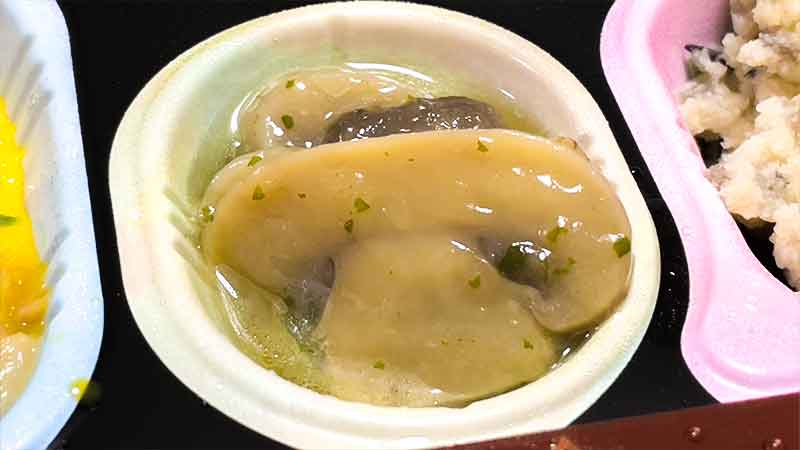 低糖質セレクトC-牛肉のXO醤炒めとツナと白菜の卵とじの副菜のマッシュル－ムソテーの写真です。